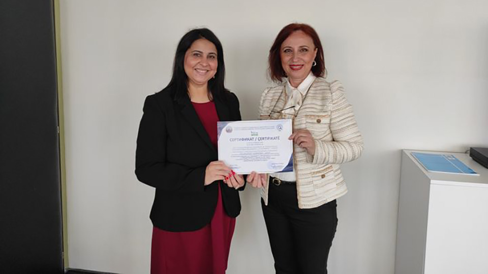 Доделен сертификат за акредитација на директорката на ЈЗУ Специјализирана болница за геријатриска и палијативна медицина „13 Ноември“ – Скопје